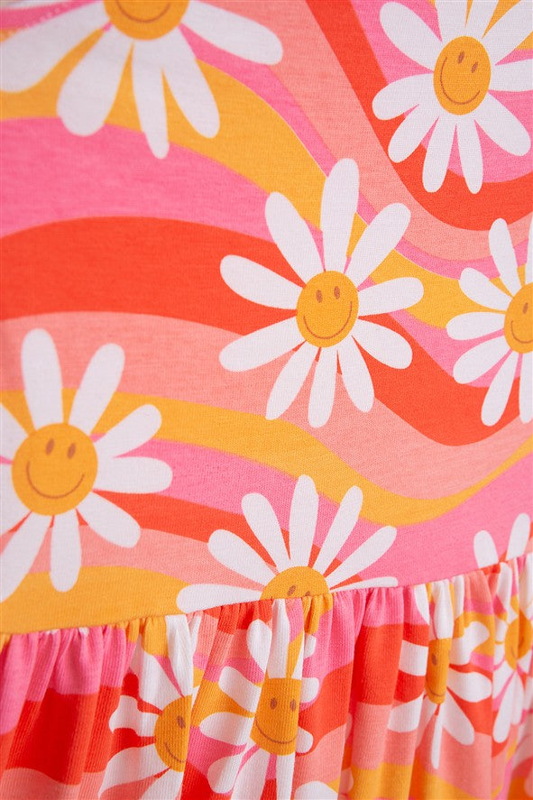 Detail roze jurk met bloemenprint