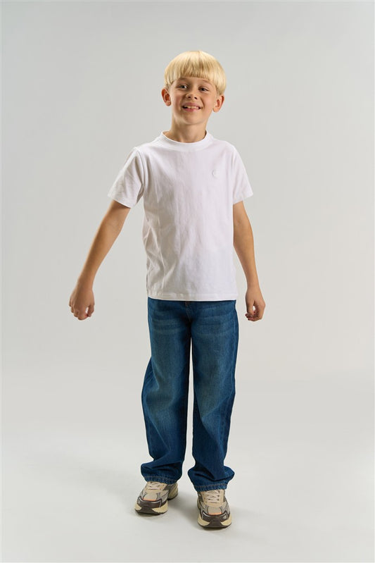 Kinderjeans in klassieke blauwe denim kleur.
