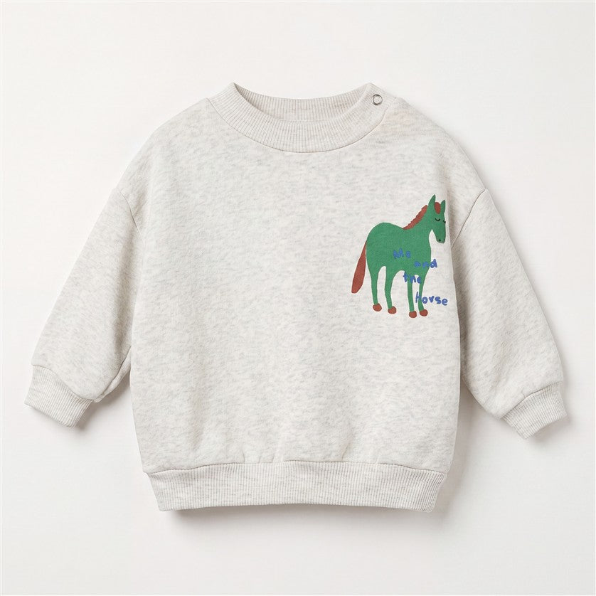 Lichtgrijze babysweater met klein paard op de voorkant.