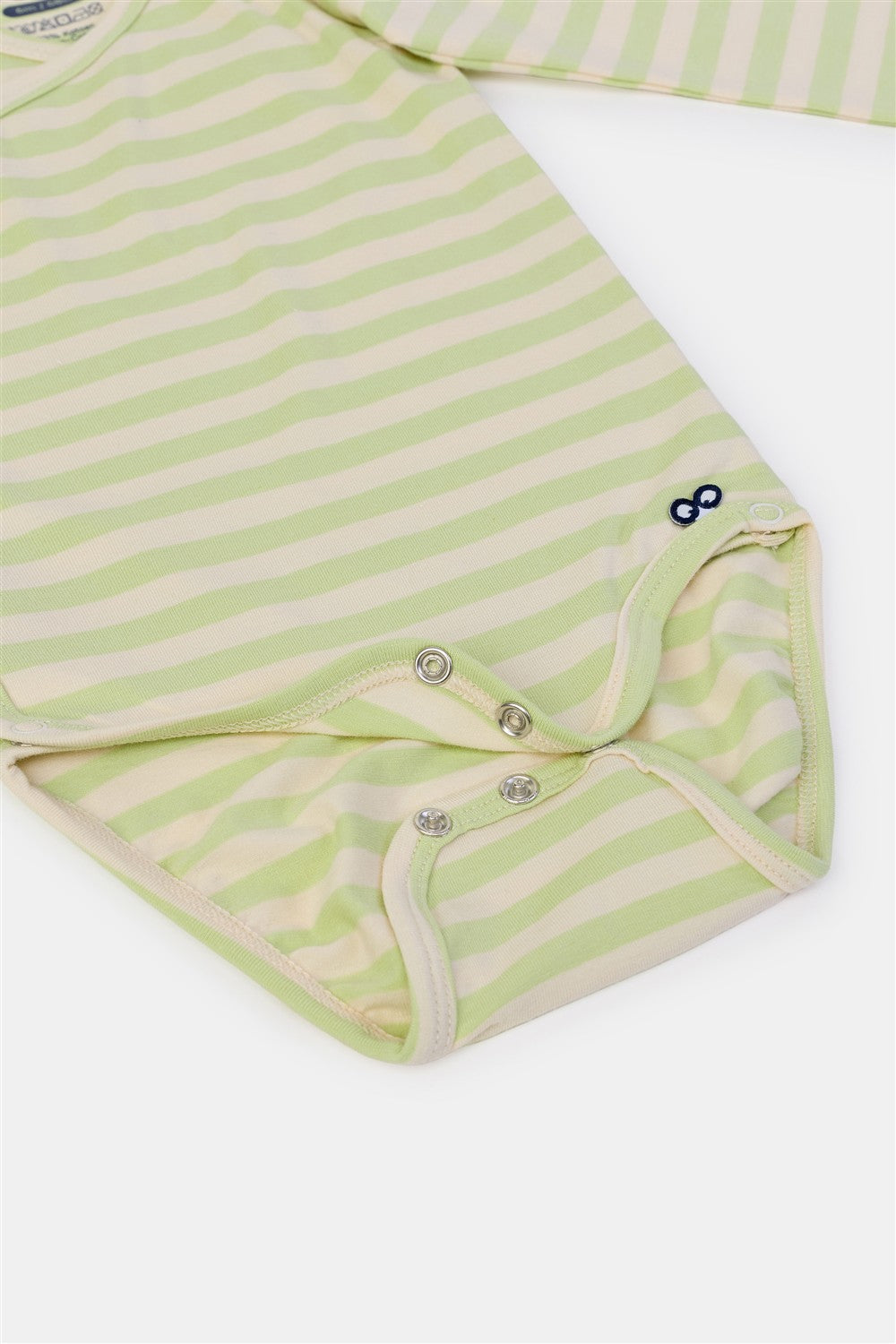 Detail gestreepte newborn romper Woody