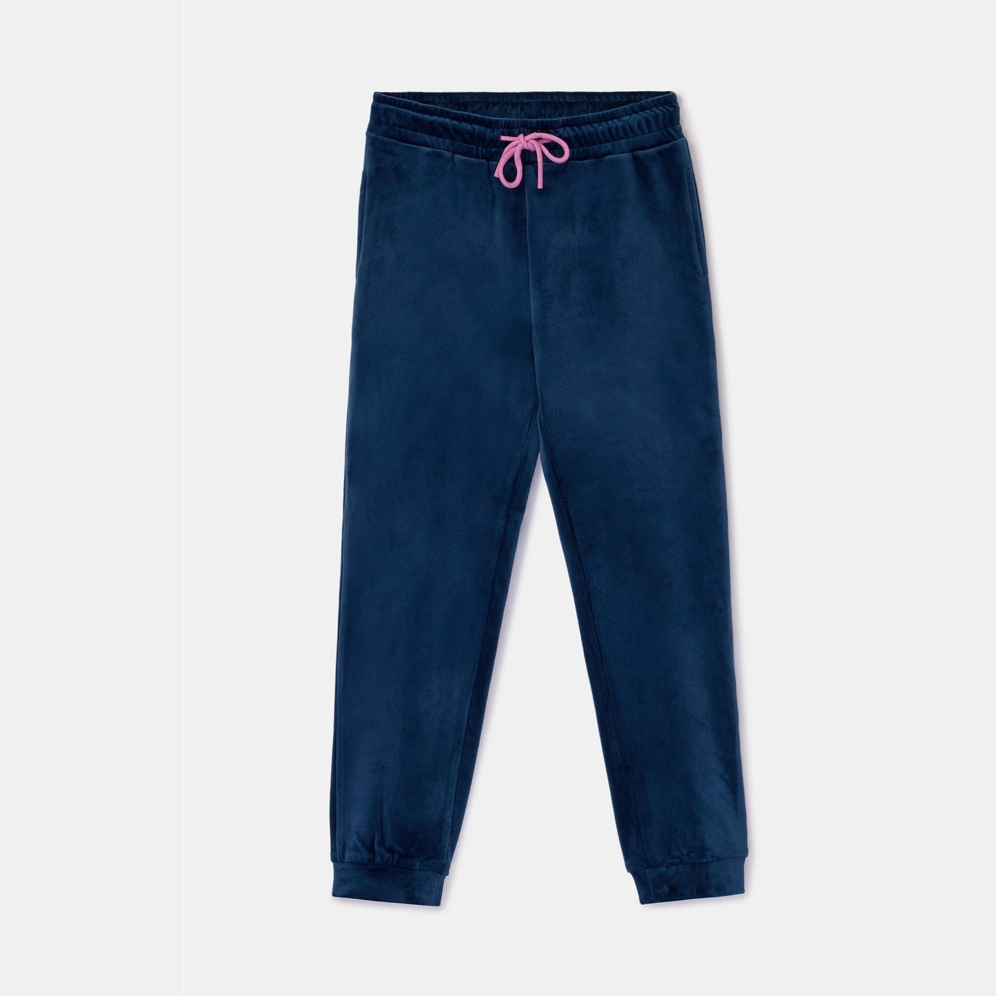 Warme velours pyjama in donkerblauw met nachtelijke uitstraling.