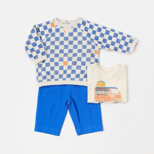 lifestyle beeld van checkers sweater, taco truck tshirt en cobalt baby broek van arséne et les pipelettes