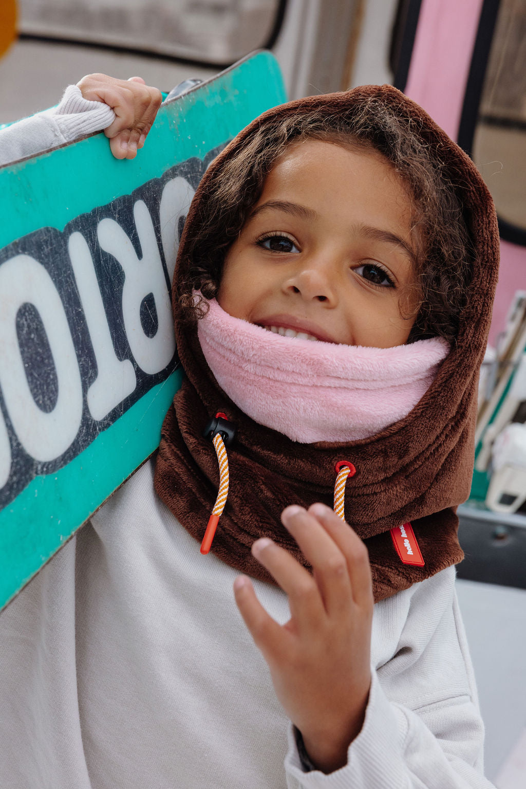 Warme bruine met roze balaclava met bedekking van hoofd, oren en nek.