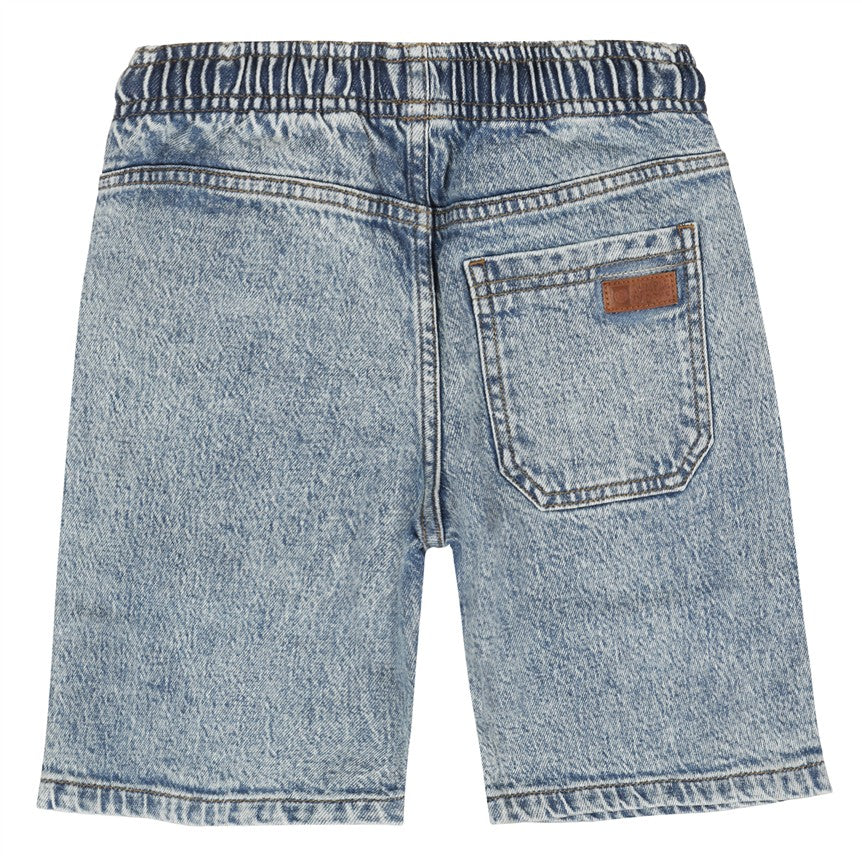 Achterkant lichtblauwe jeans bermuda