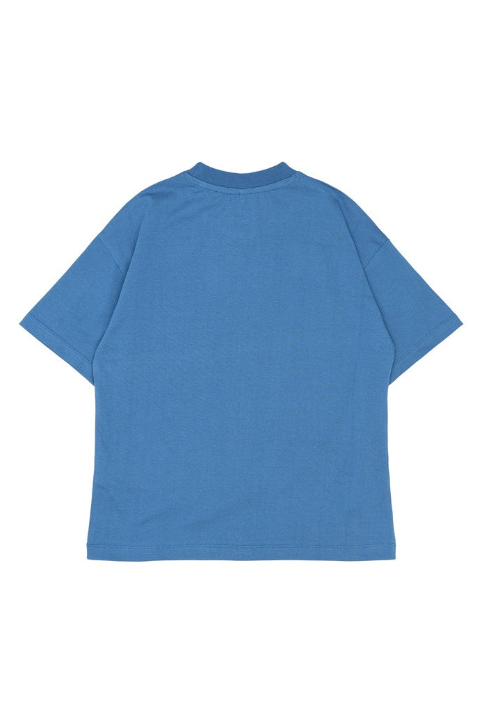 Achterkant donkerblauw t-shirt