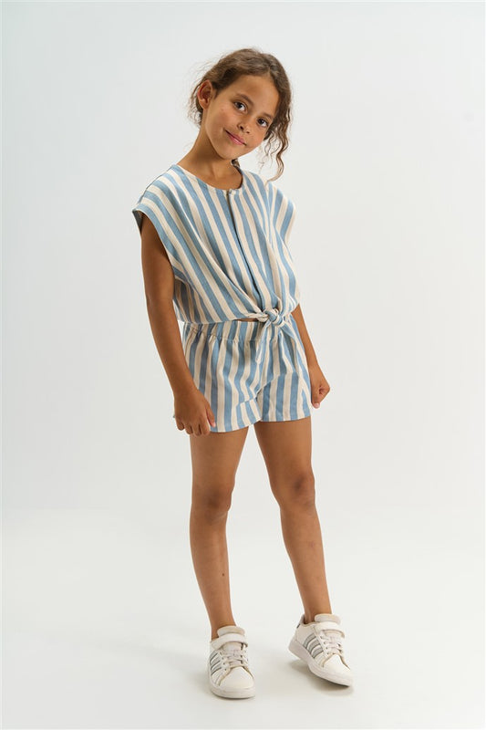 meisje draagt jumpsuit talia van the new