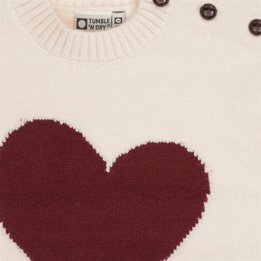 Gebreid wit kinder vest met opvallend rood hart.
