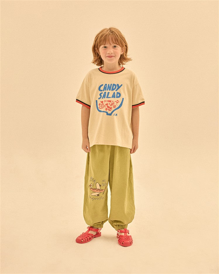 Kind draagt Candy Salad t-shirt
