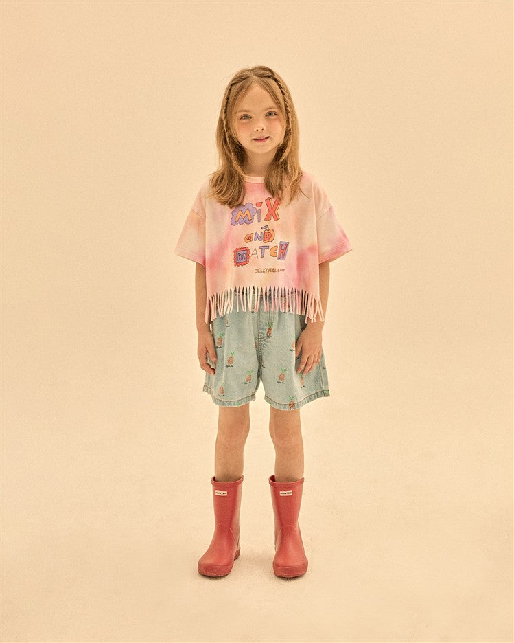 Kind draagt Pineapple denim short
