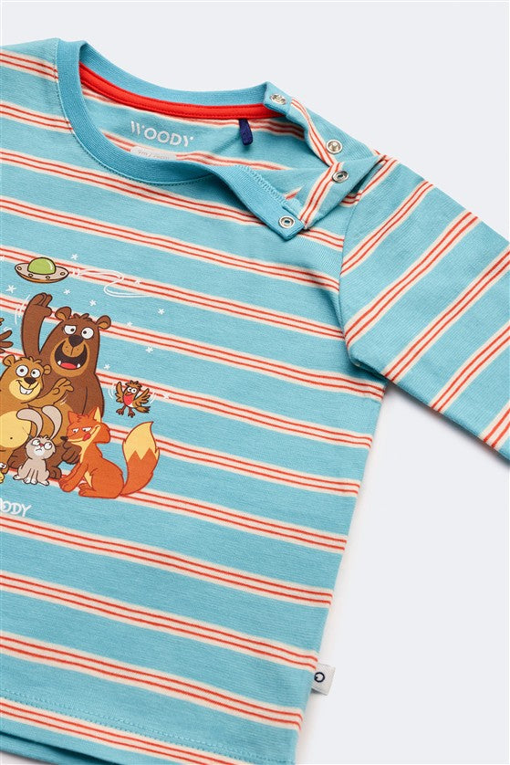 detail drukknopen bij baby pyjama