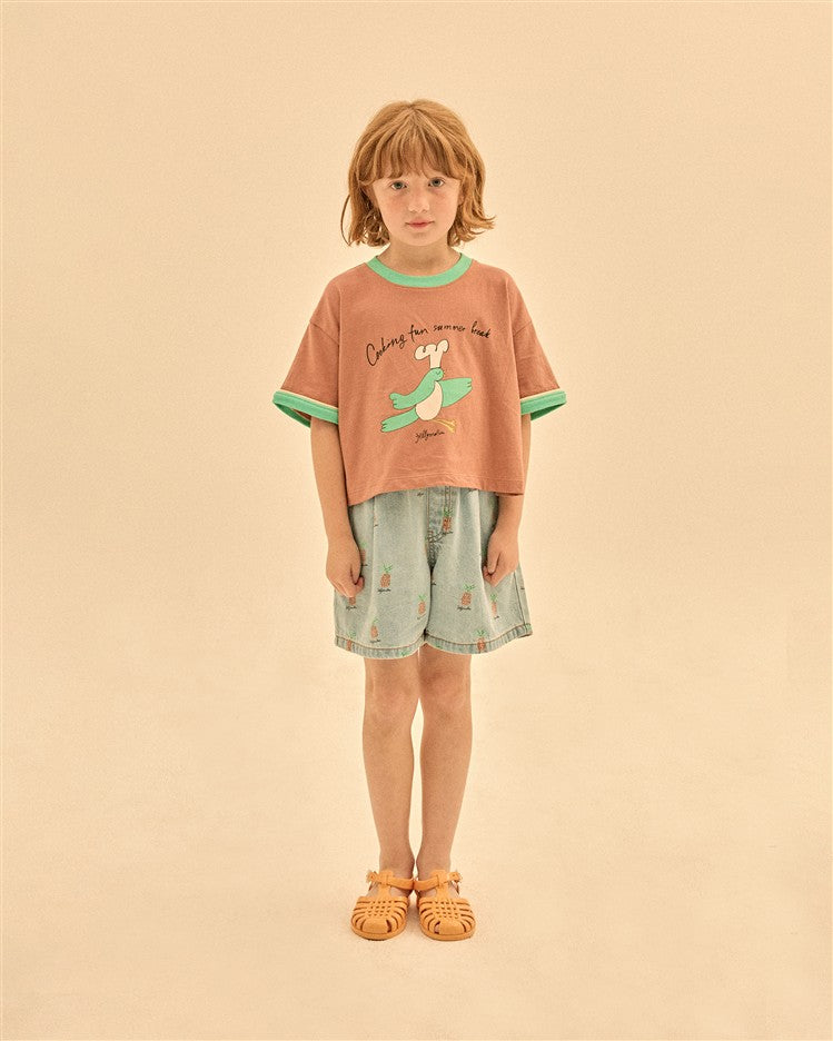 Sfeerbeeld denim short met ananas
