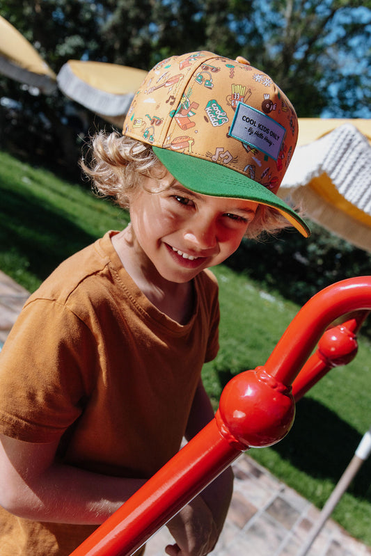 Kind draagt pet Music Festival