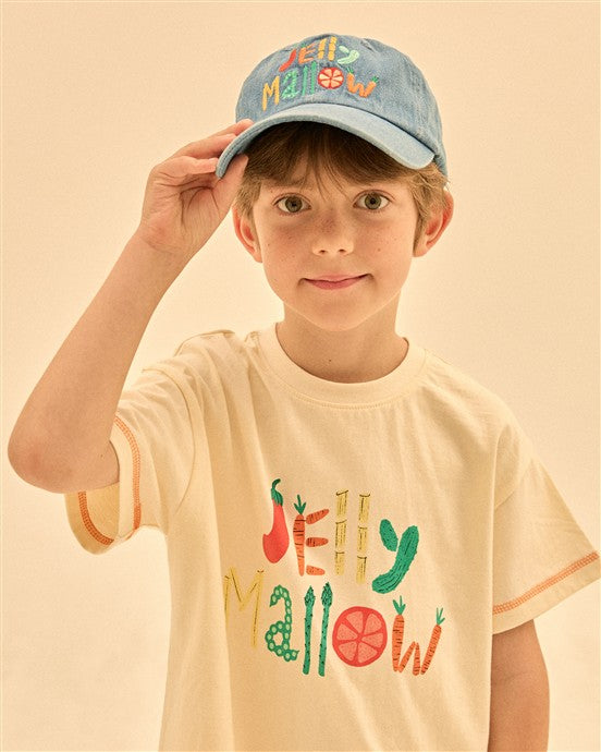 Kind draagt Veggis t-shirt met groenten
