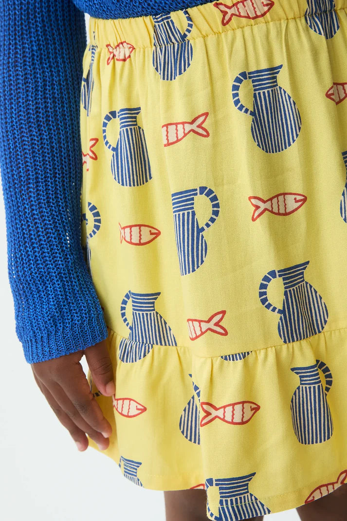 detail gele rok met blauwe vazen en vissen van compania fantastica