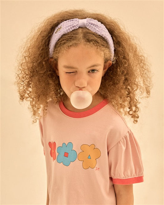 Kind draagt Flower Puff t-shirt

