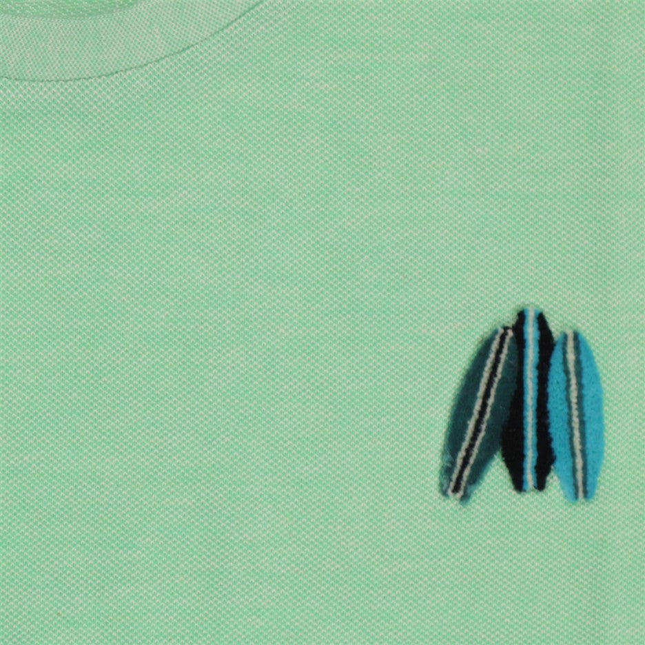 Detail surfborden print op lichtgroen t-shirt