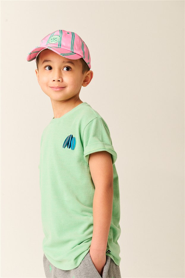 Lichtgroen t-shirt met surfborden volledig zicht