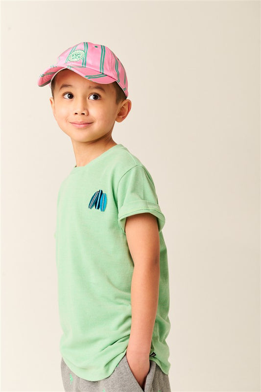 Lichtgroen t-shirt met surfborden volledig zicht