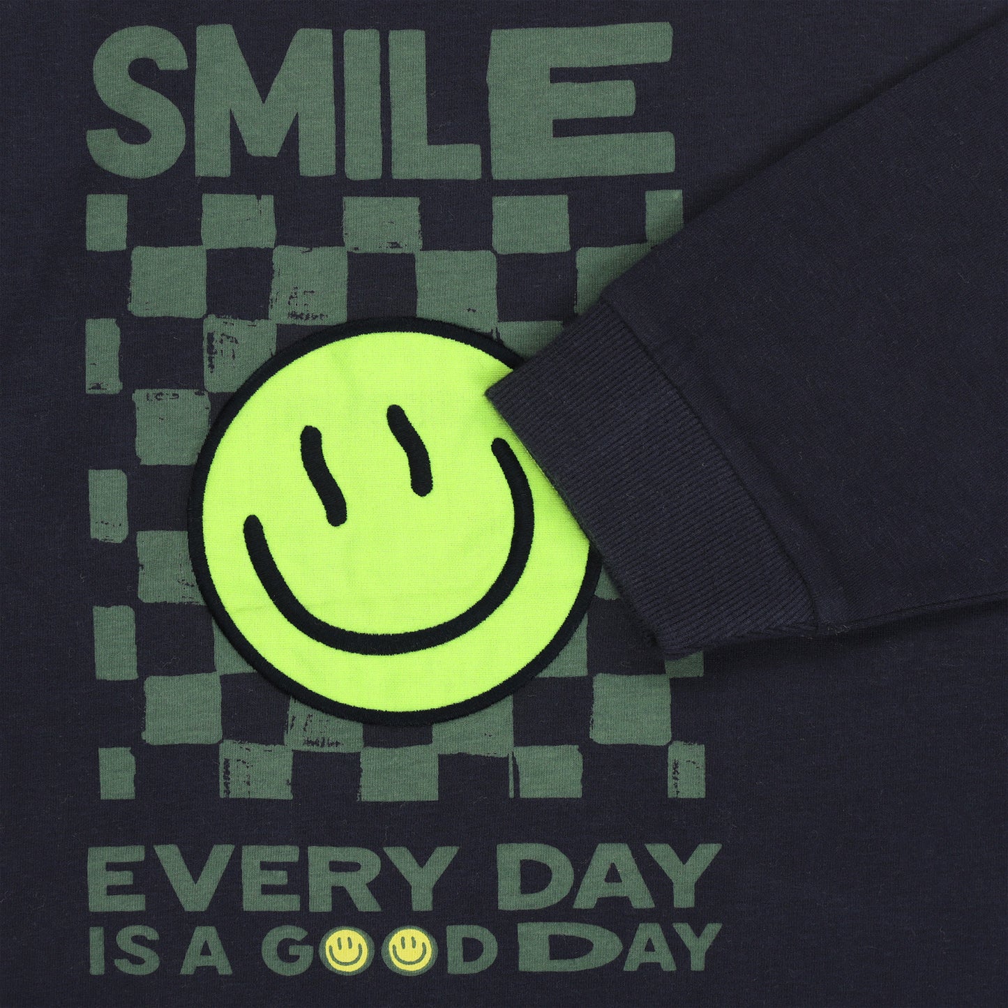 detail smiley print op donkerblauwe shirt voor jongens