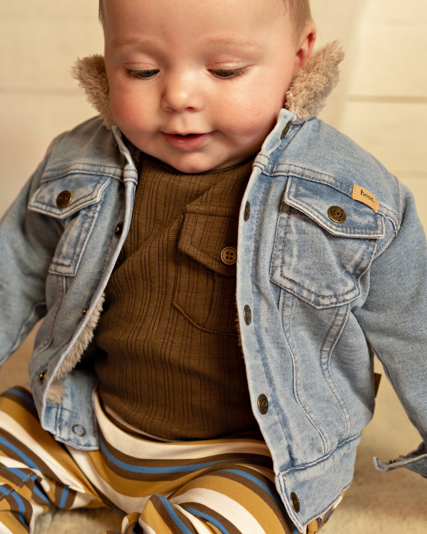 Jeansjasje met warme teddyvoering voor baby jongens en meisjes.
