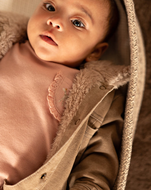 Baby meisjesjasje met teddy binnenkant.