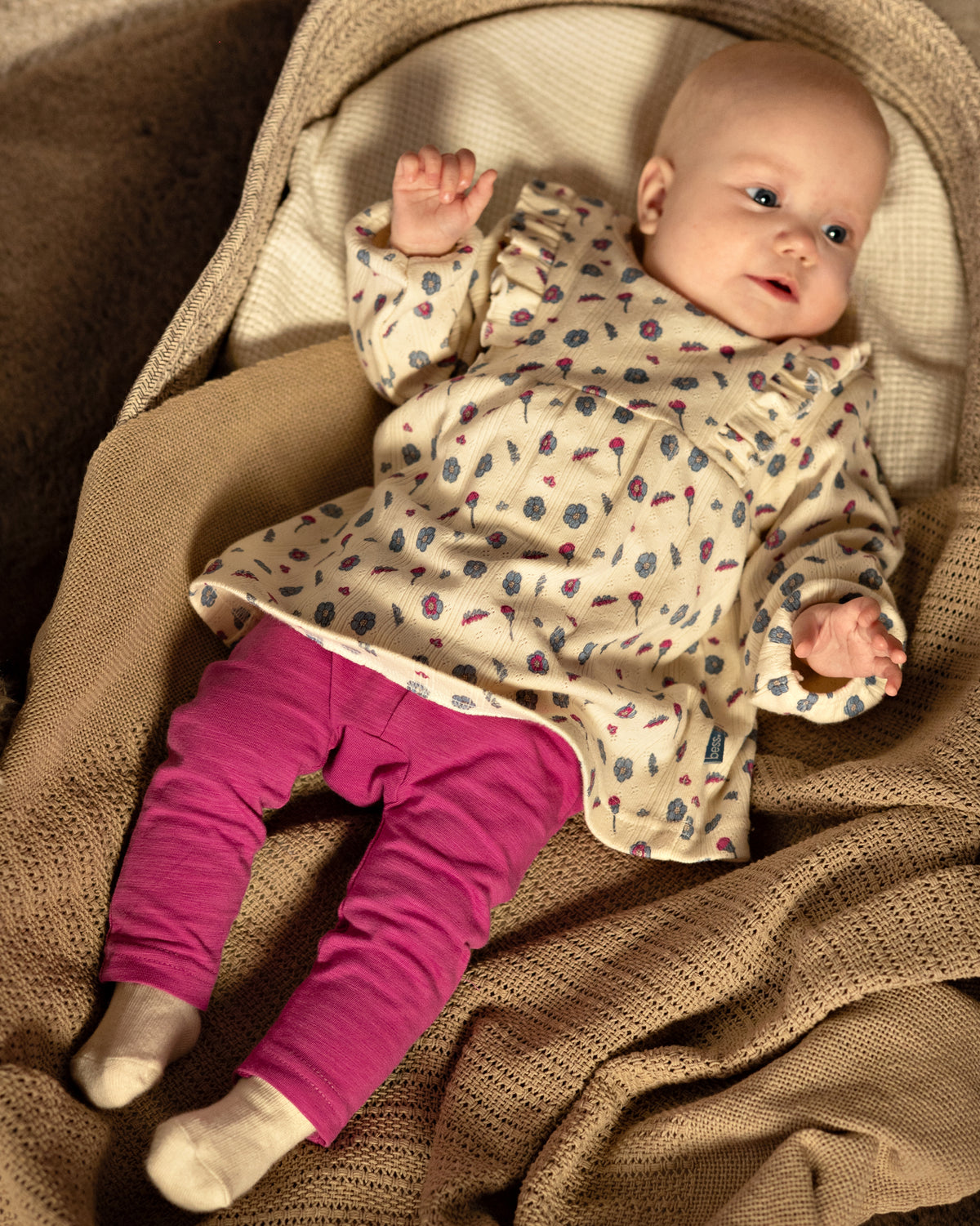 Effen fuchsia broekje voor baby meisjes.