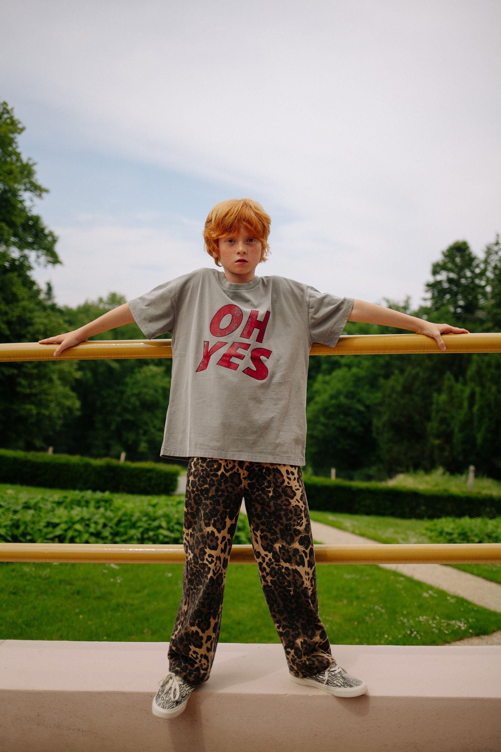 Grijs t-shirt met Oh Yes volledig zicht