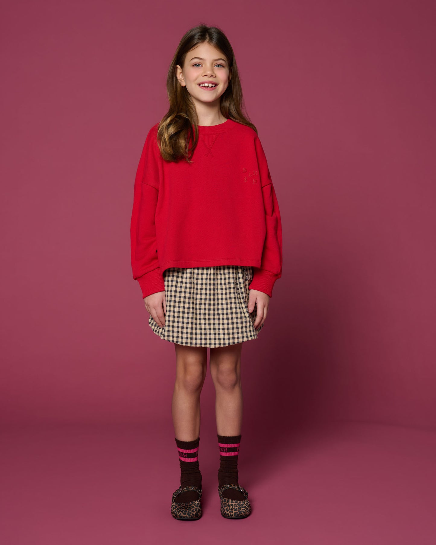 meisje draagt coco sweater salsa van petit blush vooraanzicht