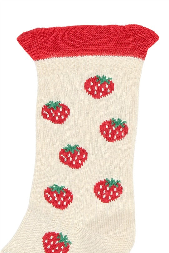 detail aardbeien op ecru sokken