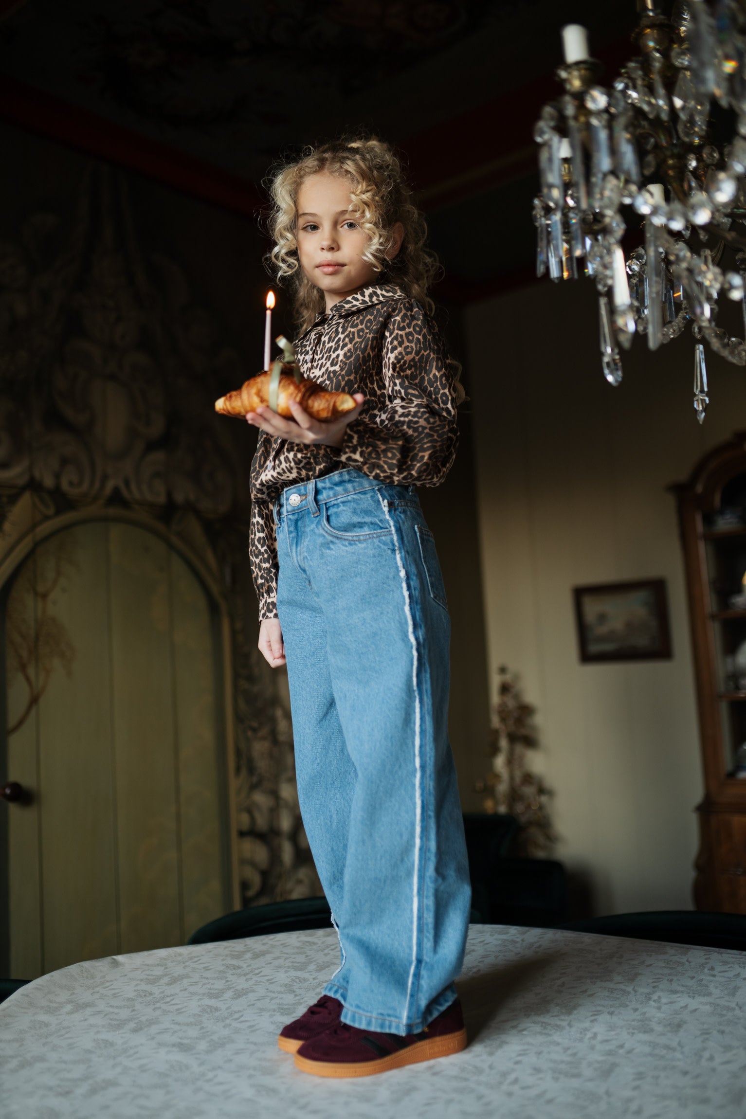 lifestyle beeld wide leg jeans van petit blush