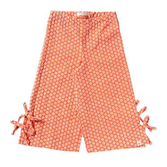 koraalroze zomerse kinderbroek met broderie en strikjes van your wishes