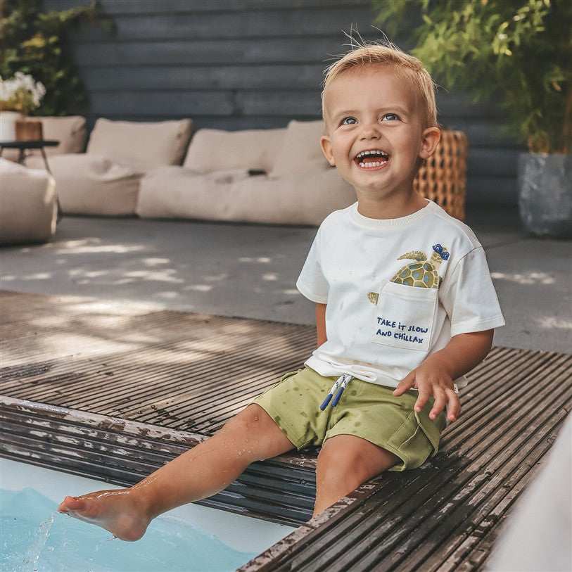 jongen draagt cargo short khaki van your wishes