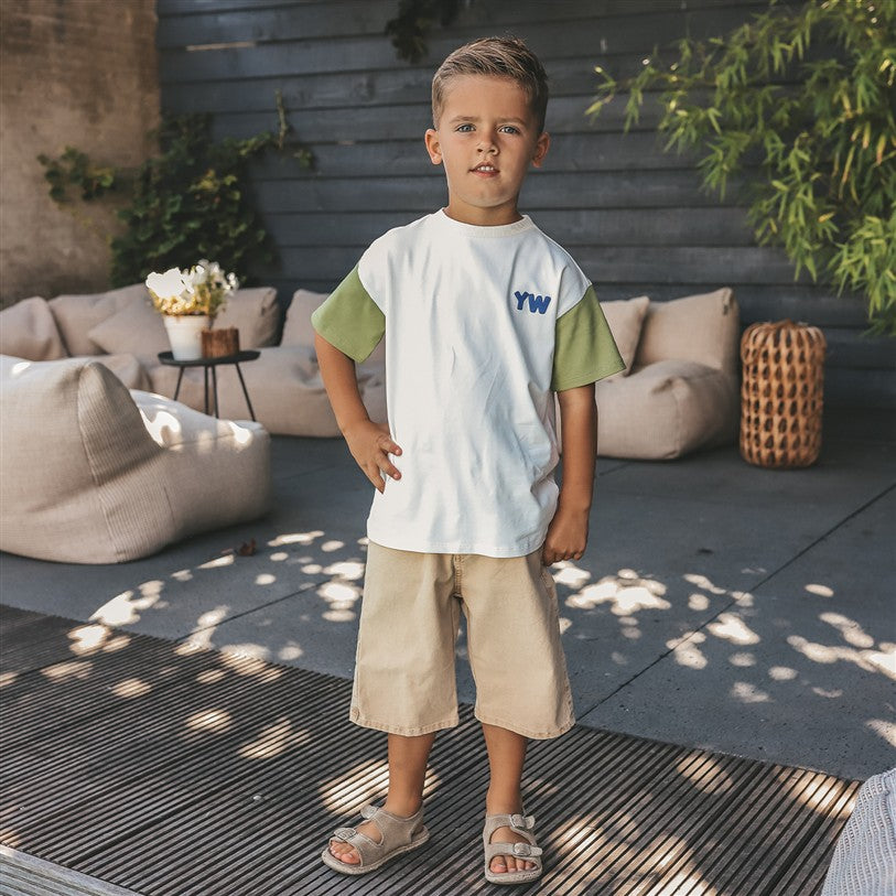 jongen draagt wide tshirt fresh voorzijde