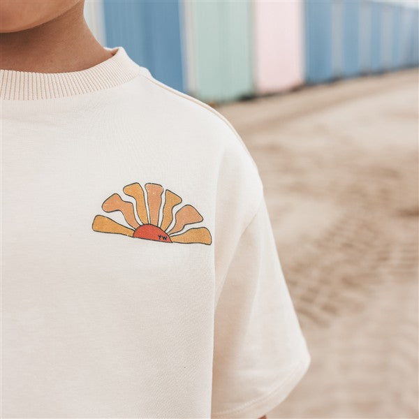 detail zon print vooraan op tshirt 