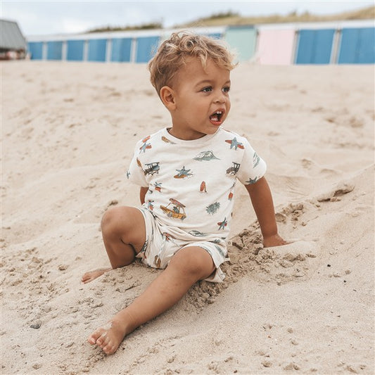 jongen draagt relaxed tshirt ocean life van your wishes