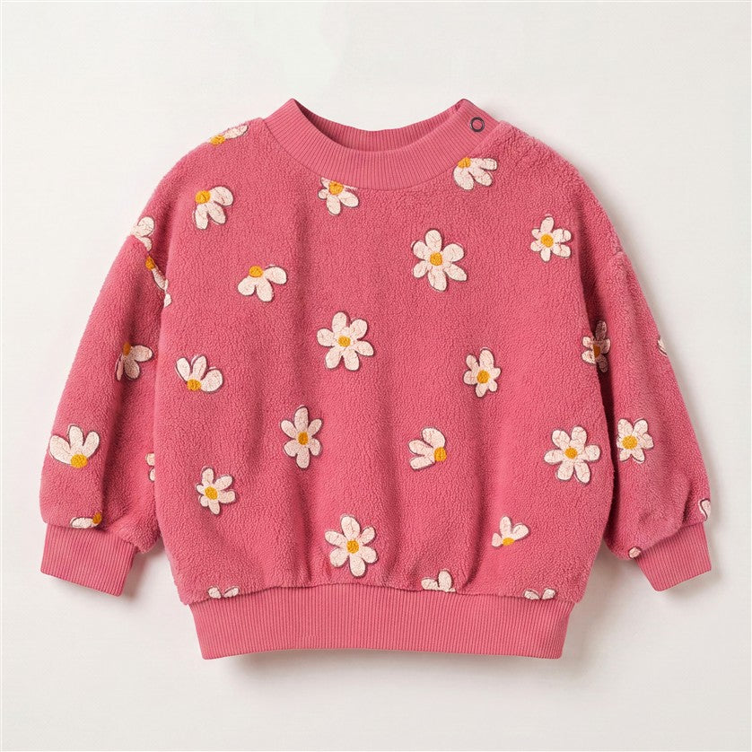 Roze teddy babysweater met all-over madeliefjesprint.