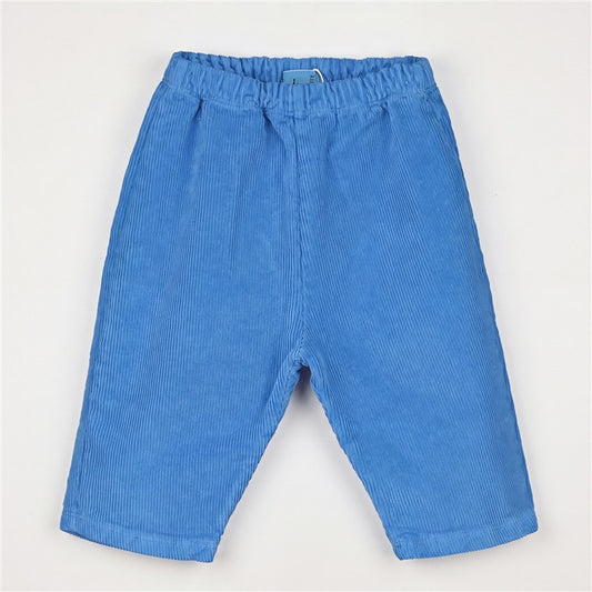 Kobaltblauwe corduroy babybroek met wijde pijpen.