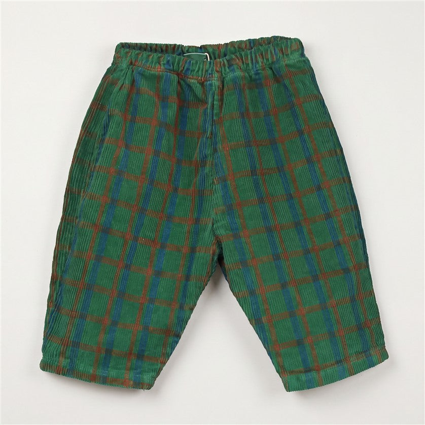 Groene corduroy babybroek met plaid patroon en wijde pijpen.