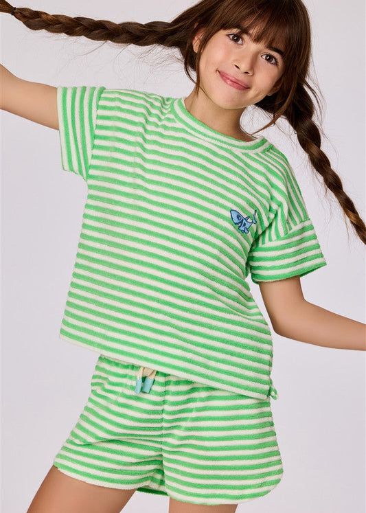 meisje draagt beach set tshirt + short van woody