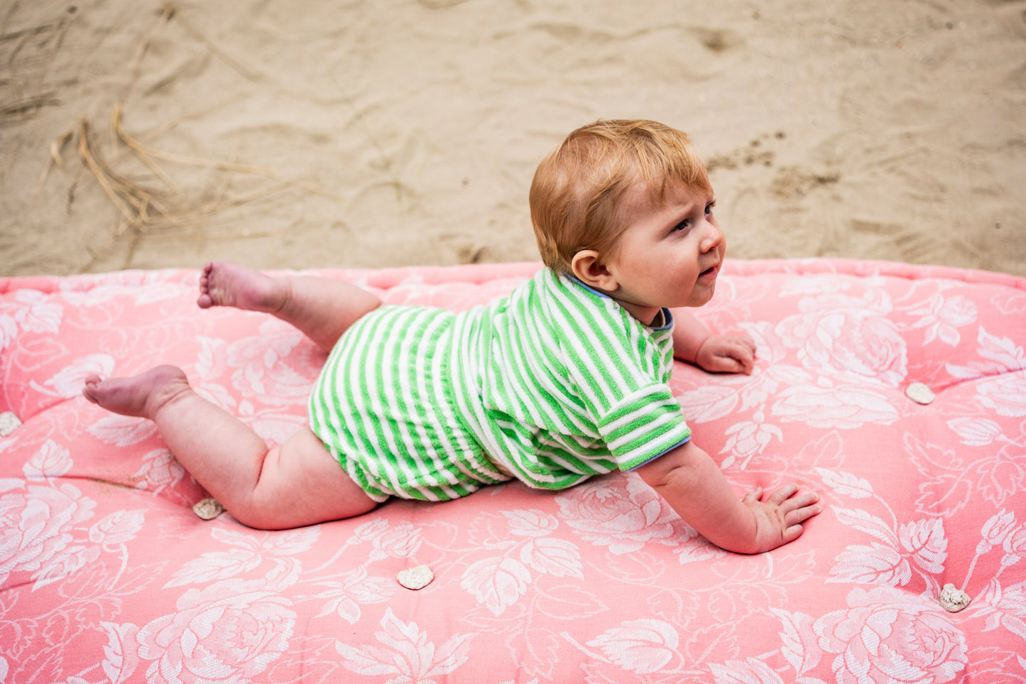 lifestyle foto beachwear set tshirt + bloomer 