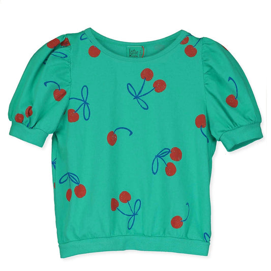 Groen kinder t-shirt met all-over kersenprint en pofmouwen van Lötiekids
