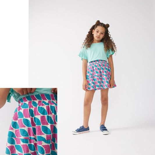 Kort kinderrokje met verenprint van Compañia Fantástica