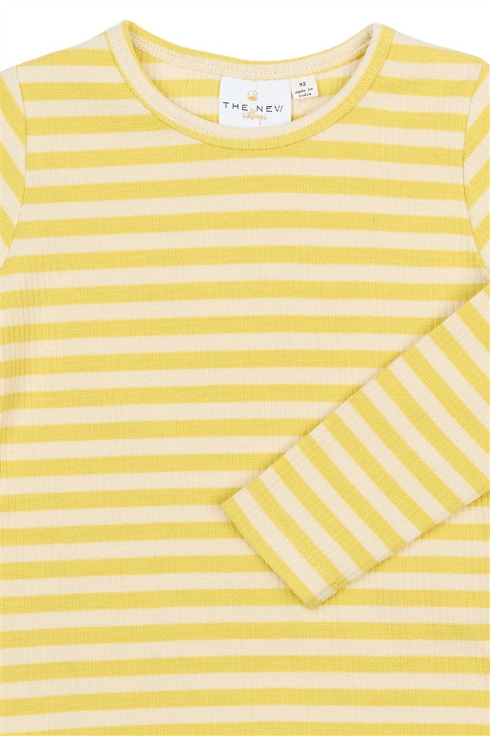 Detail verticale strepen op longsleeve shirt