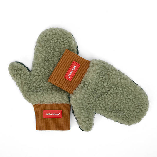 Warme kinderwanten van Hello Hossy in groene teddy stof.