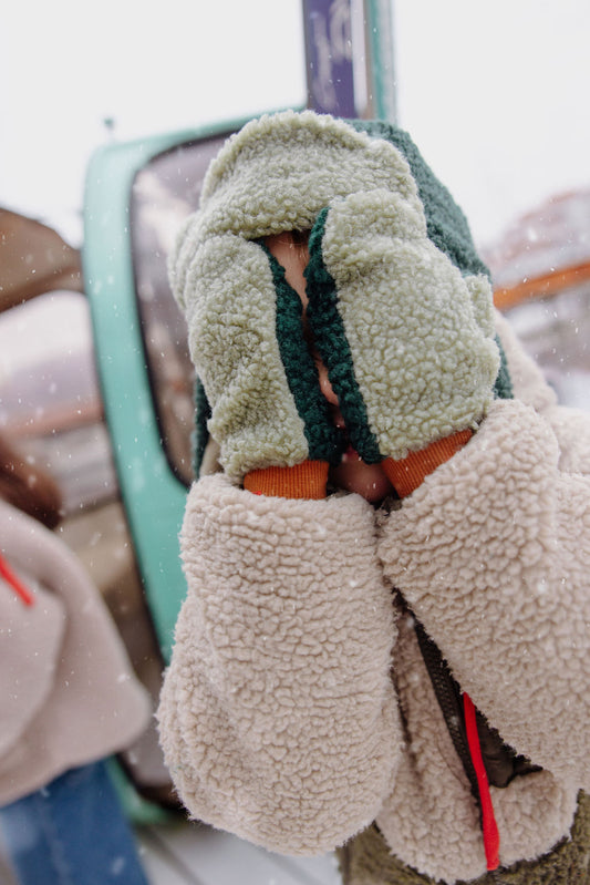 Warme winterwanten van sherpa voor kinderen.