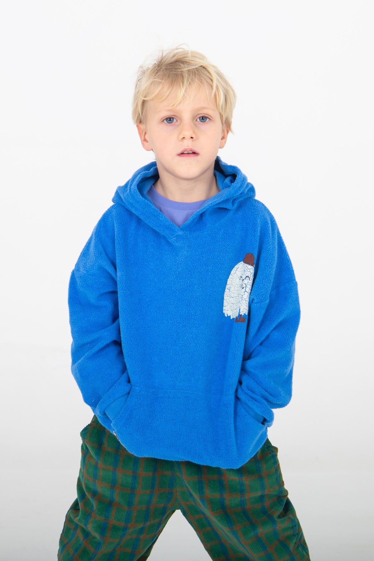 Kobaltblauwe kinderhoodie met buidelzak en monster