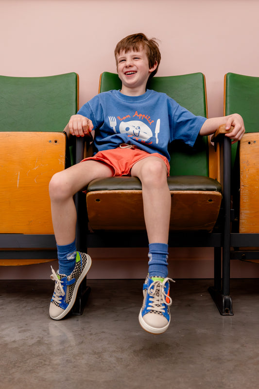 Sfeerbeeld Ginger short met blauwe tshirt bon appetit
