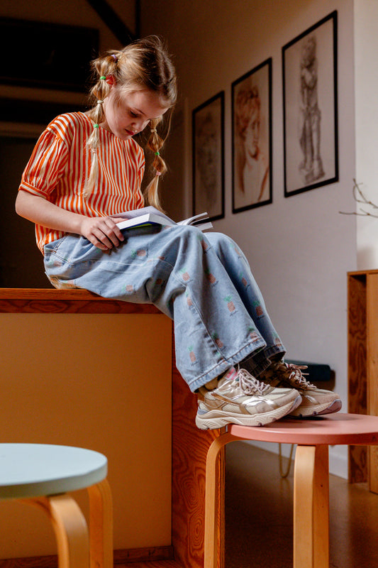 Kind draagt Pineapple denim broek