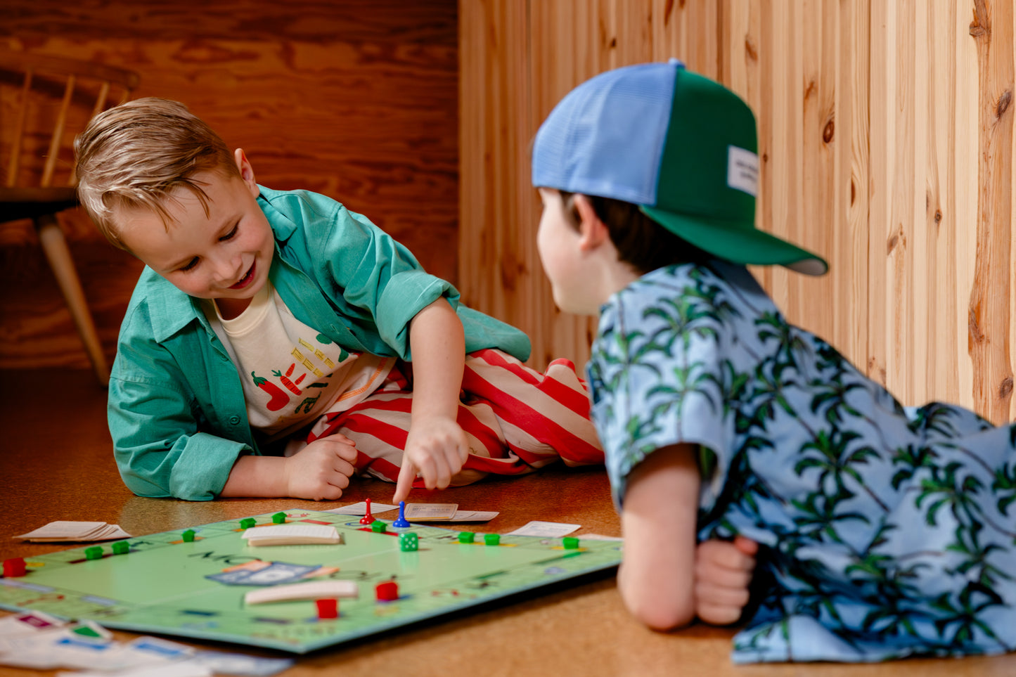 Sfeerbeeld Cat shirt en Gestreepte kinderbroek met banaan print van Jelly Mallow