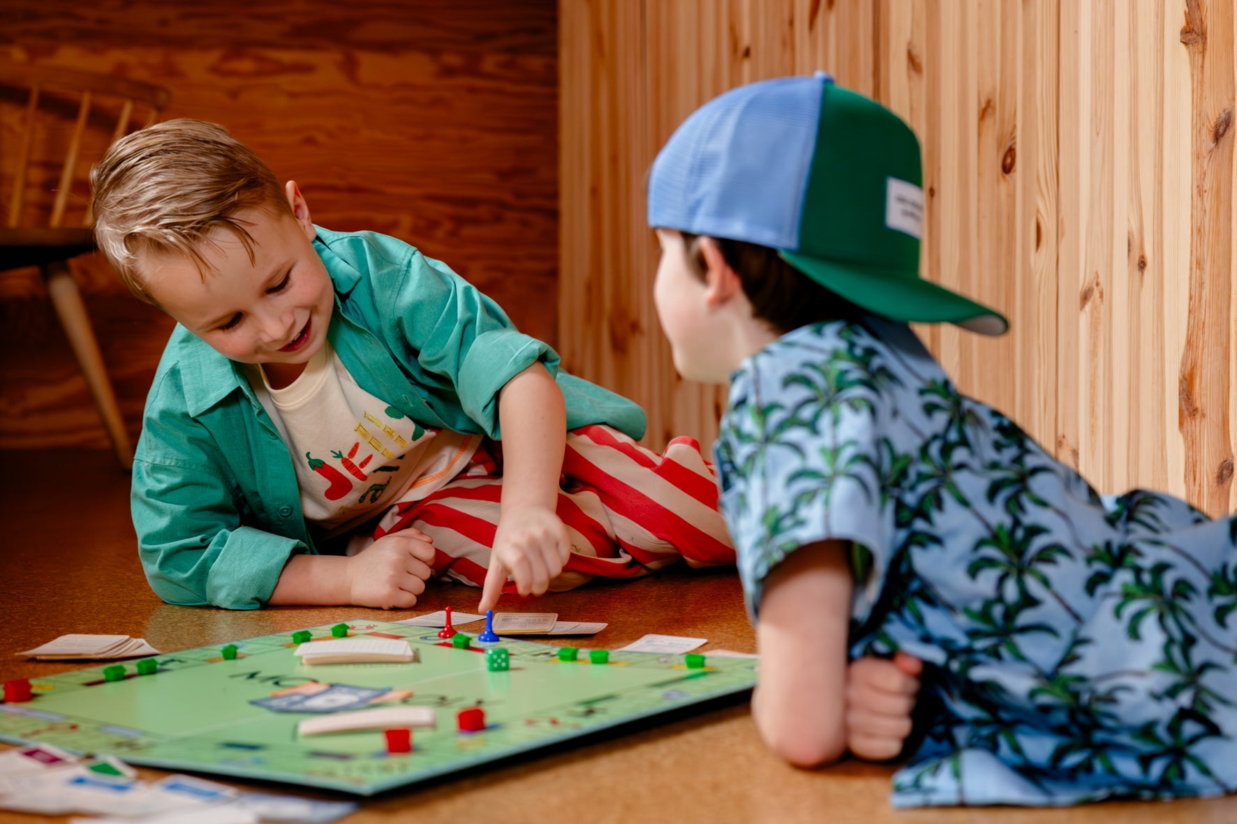 Sfeerbeeld Cat shirt en Gestreepte kinderbroek met banaan print van Jelly Mallow